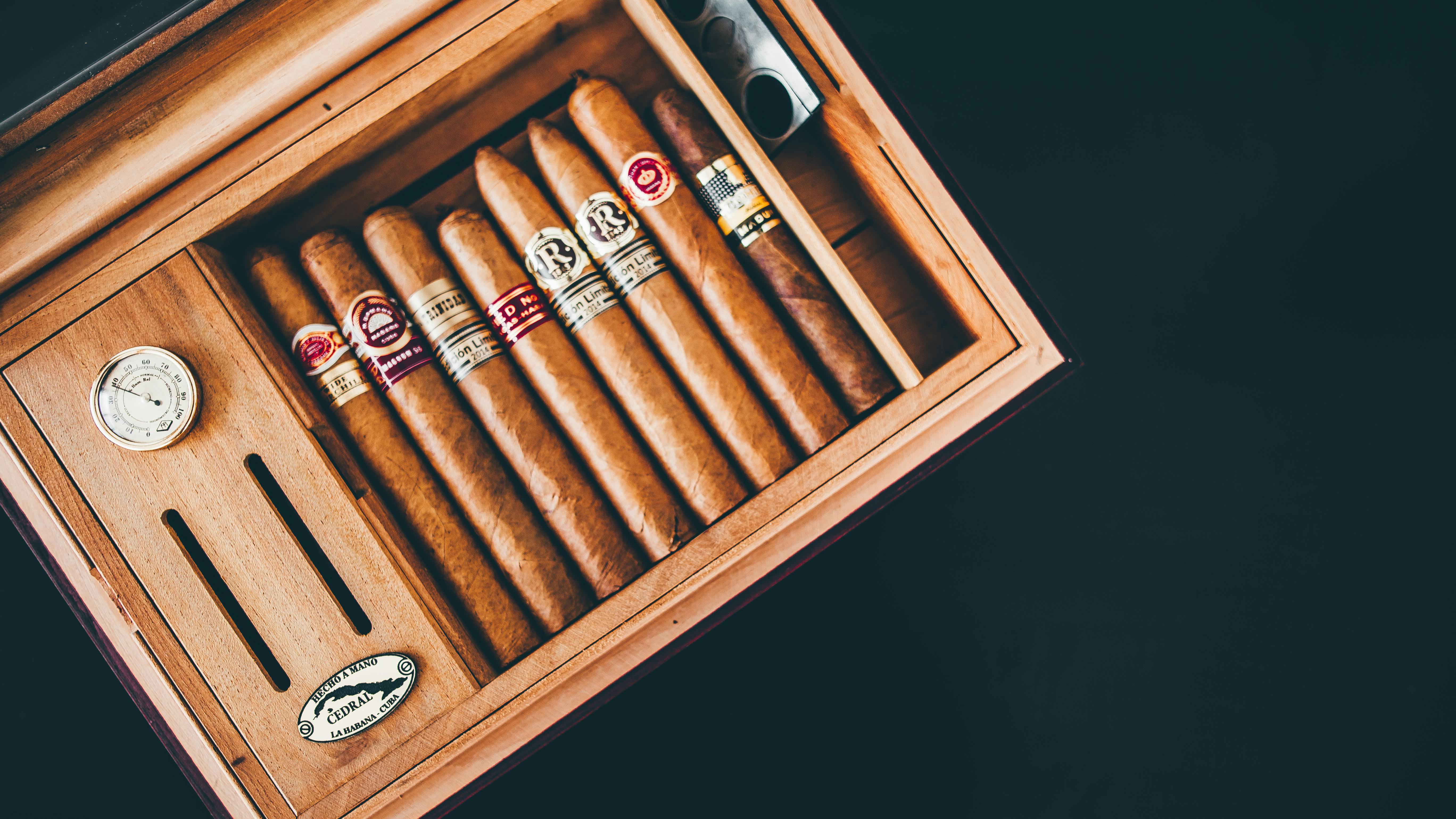 How to Store Cigars Without a Humidor